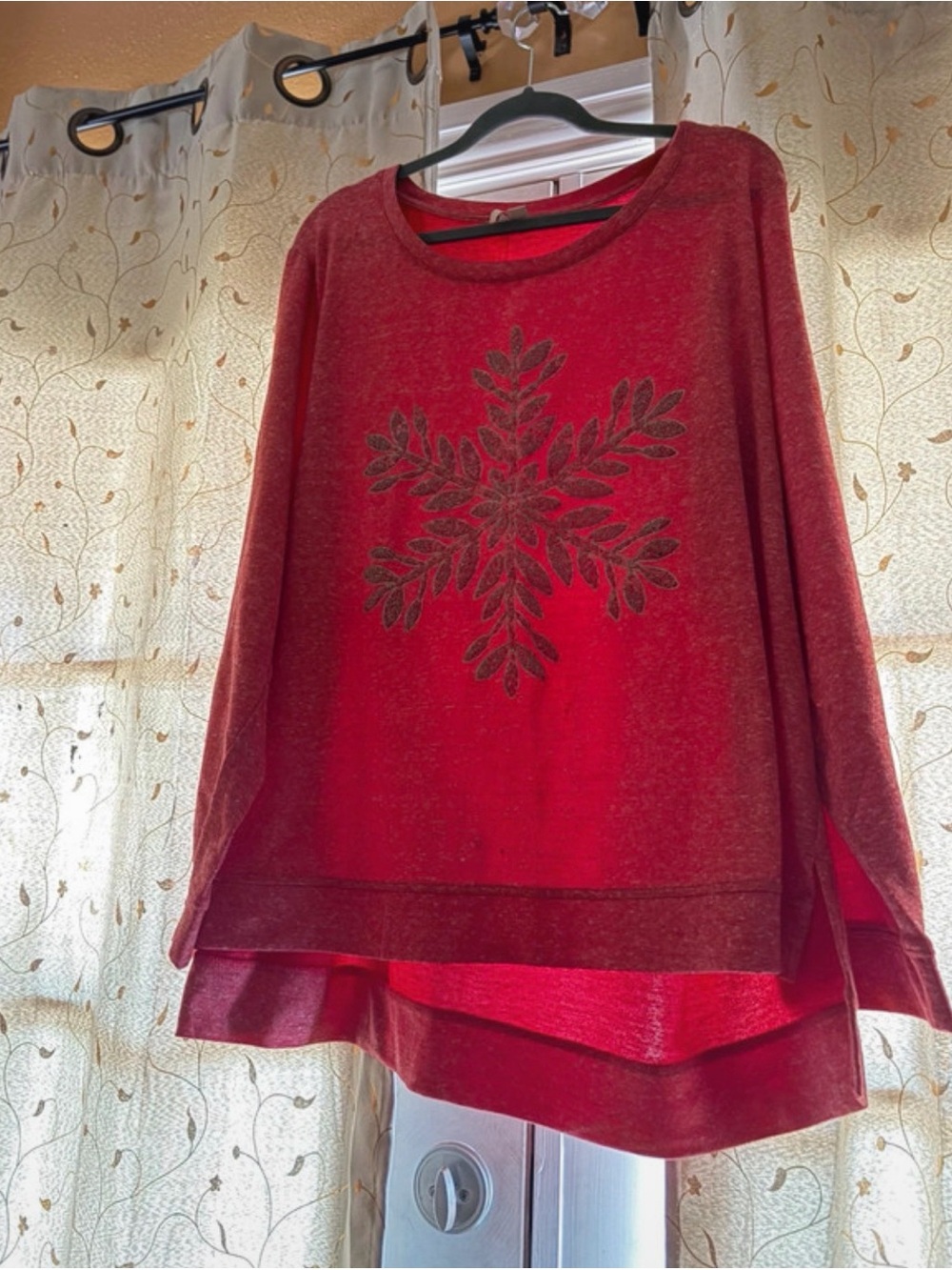 Women’s Red Layered-Hem Crewneck Sweater with Snowflake Motif